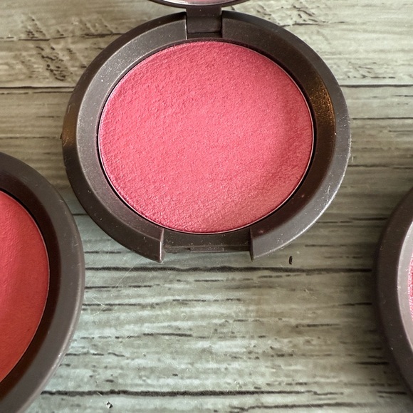 BECCA Luminous Blush Trio- Camellia, Foxglove, Snapdragon - Picture 5 of 9